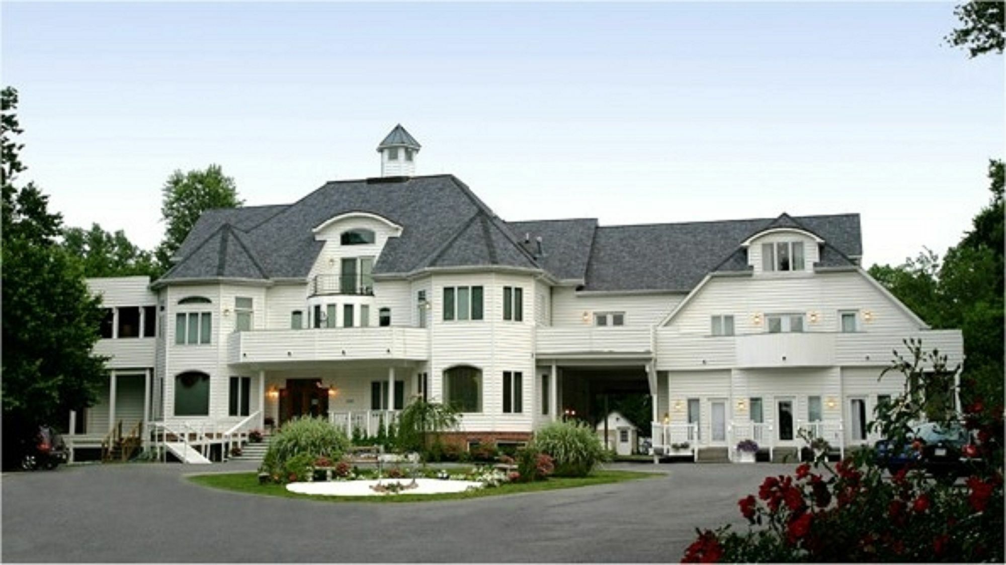 The Columbia Inn At Peralynna Екстериор снимка